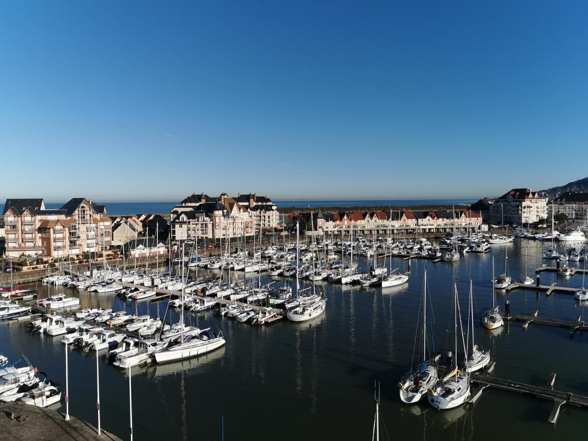 2 pièces Front de Mer ensoleillé et calme accès direct plage Cabourg Esterno foto