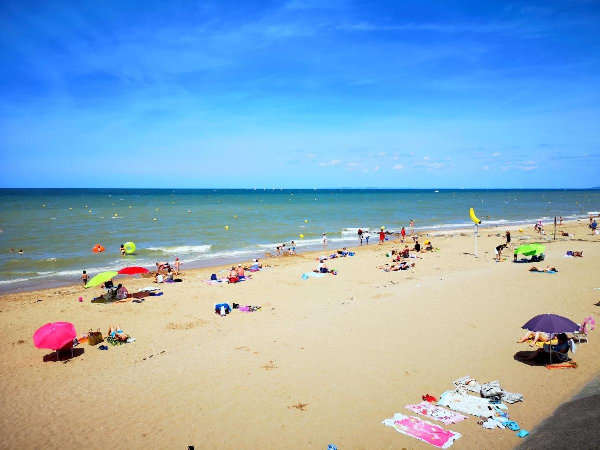 2 pièces Front de Mer ensoleillé et calme accès direct plage Cabourg Esterno foto