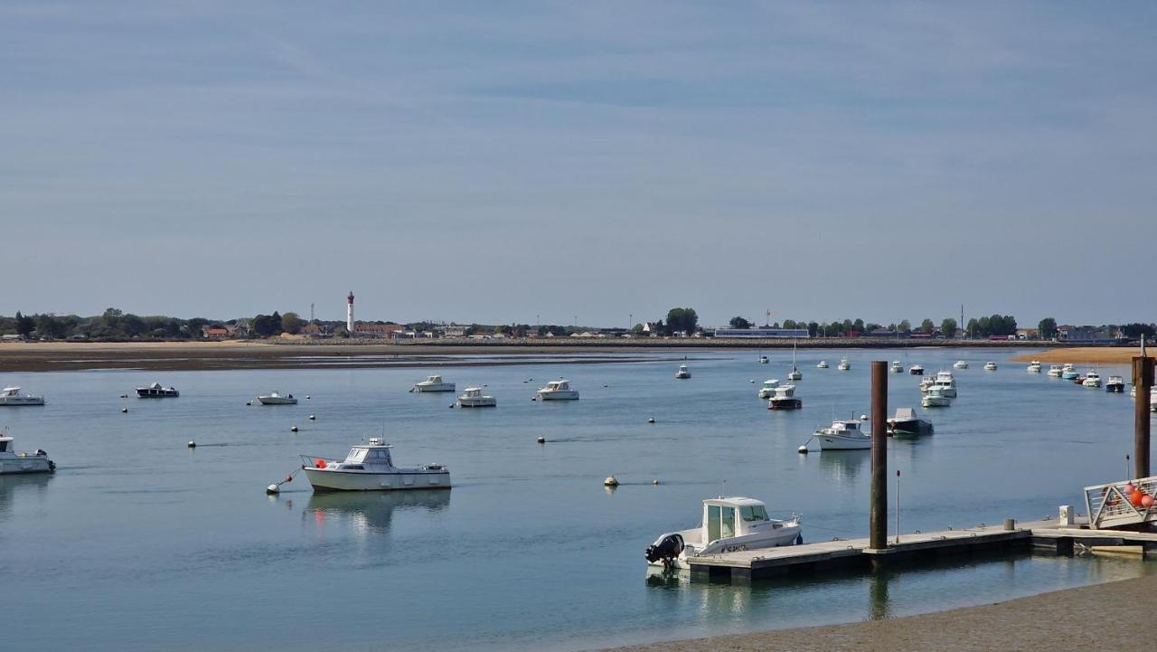 2 pièces Front de Mer ensoleillé et calme accès direct plage Cabourg Esterno foto