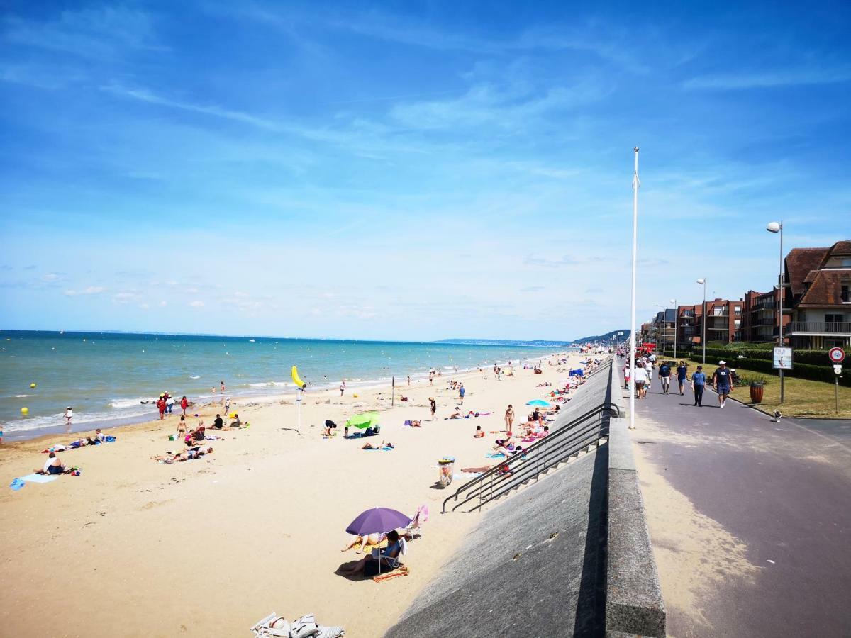 2 pièces Front de Mer ensoleillé et calme accès direct plage Cabourg Esterno foto